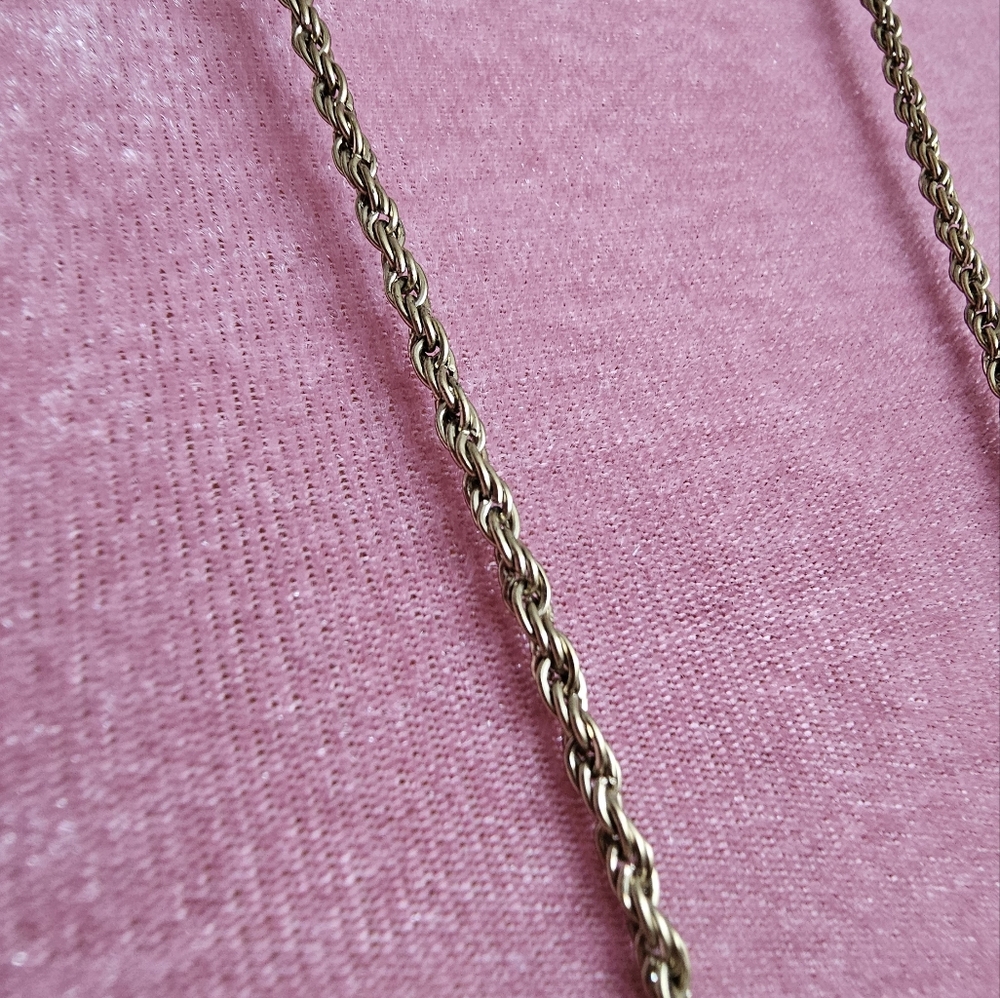 Bunny Ballerina Necklace. Vintage goldtone pendant necklace. - Picture 4 of 6